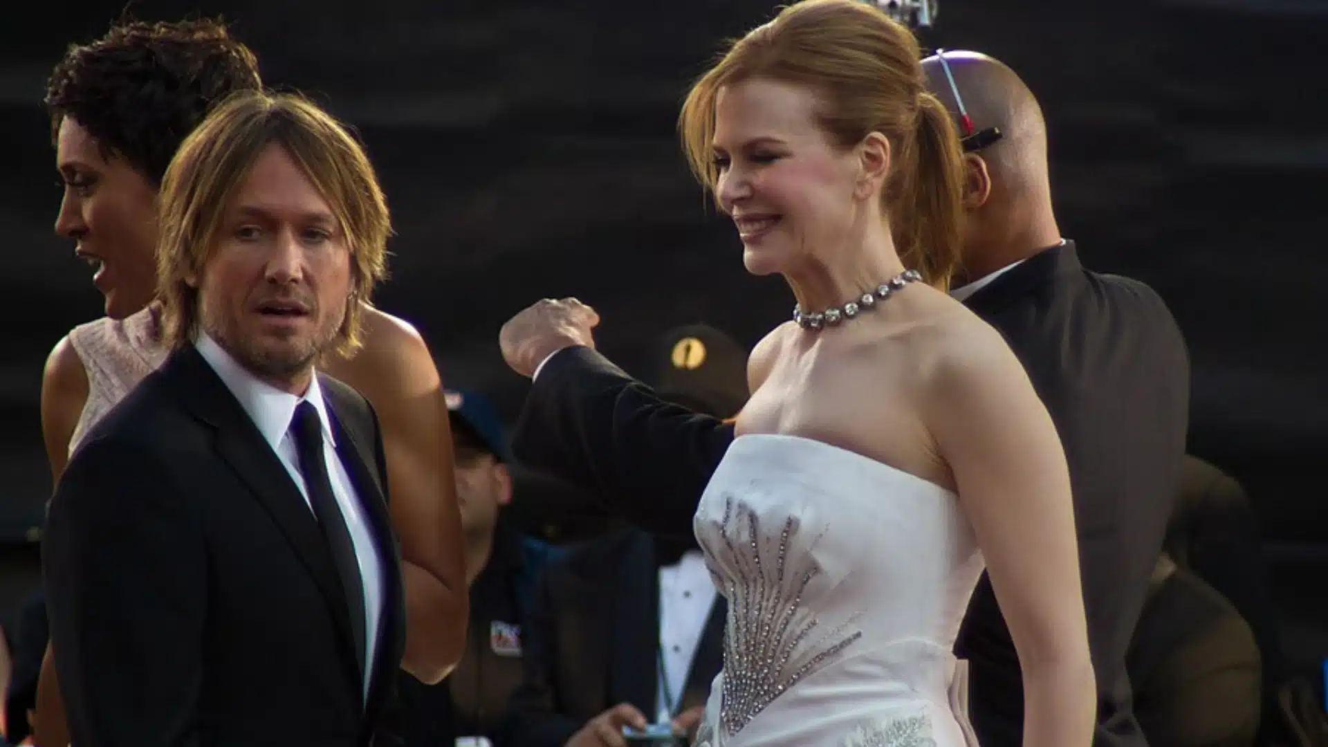 Nicole Kidman and Keith Urban attend the Oscars, radiating elegance in their glamorous outfits as they pose together on the red carpet
